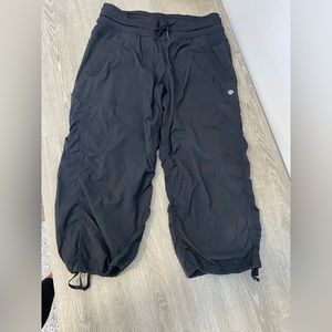 Lululemon capri drawstring pant . Size 6